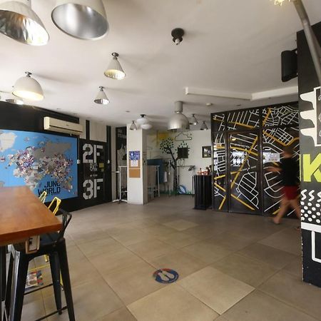 Oyo 866 Junction Hostels Manila Exterior foto