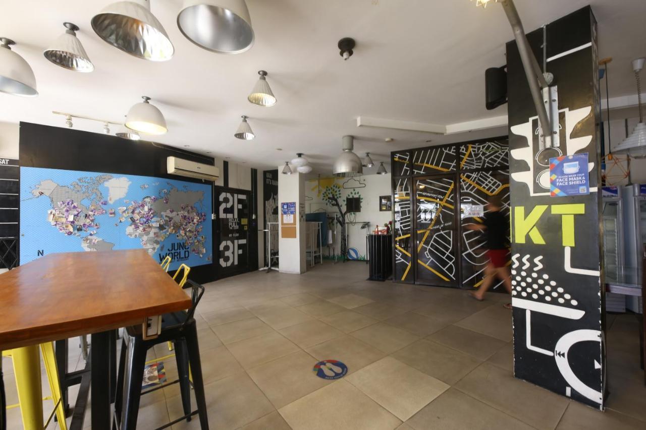 Oyo 866 Junction Hostels Manila Exterior foto