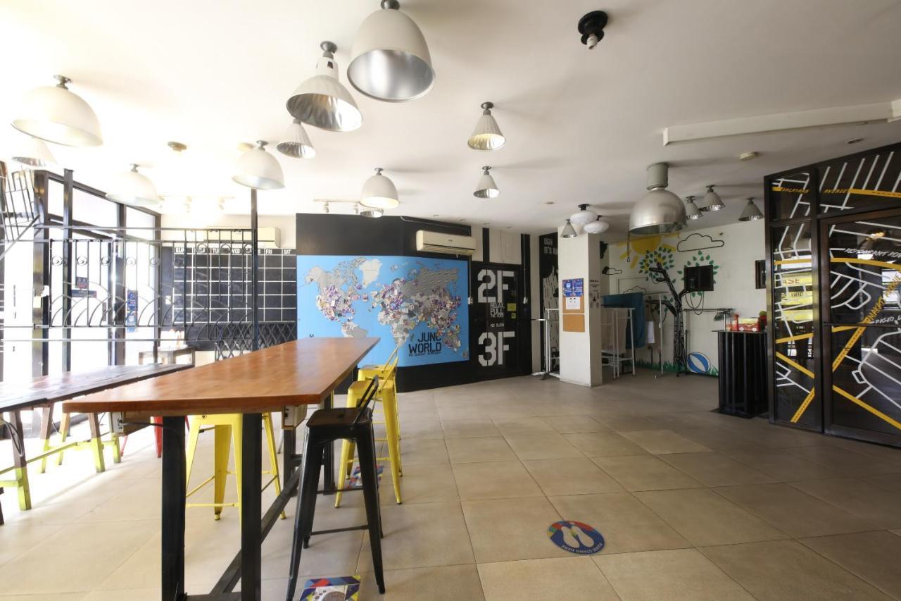 Oyo 866 Junction Hostels Manila Exterior foto