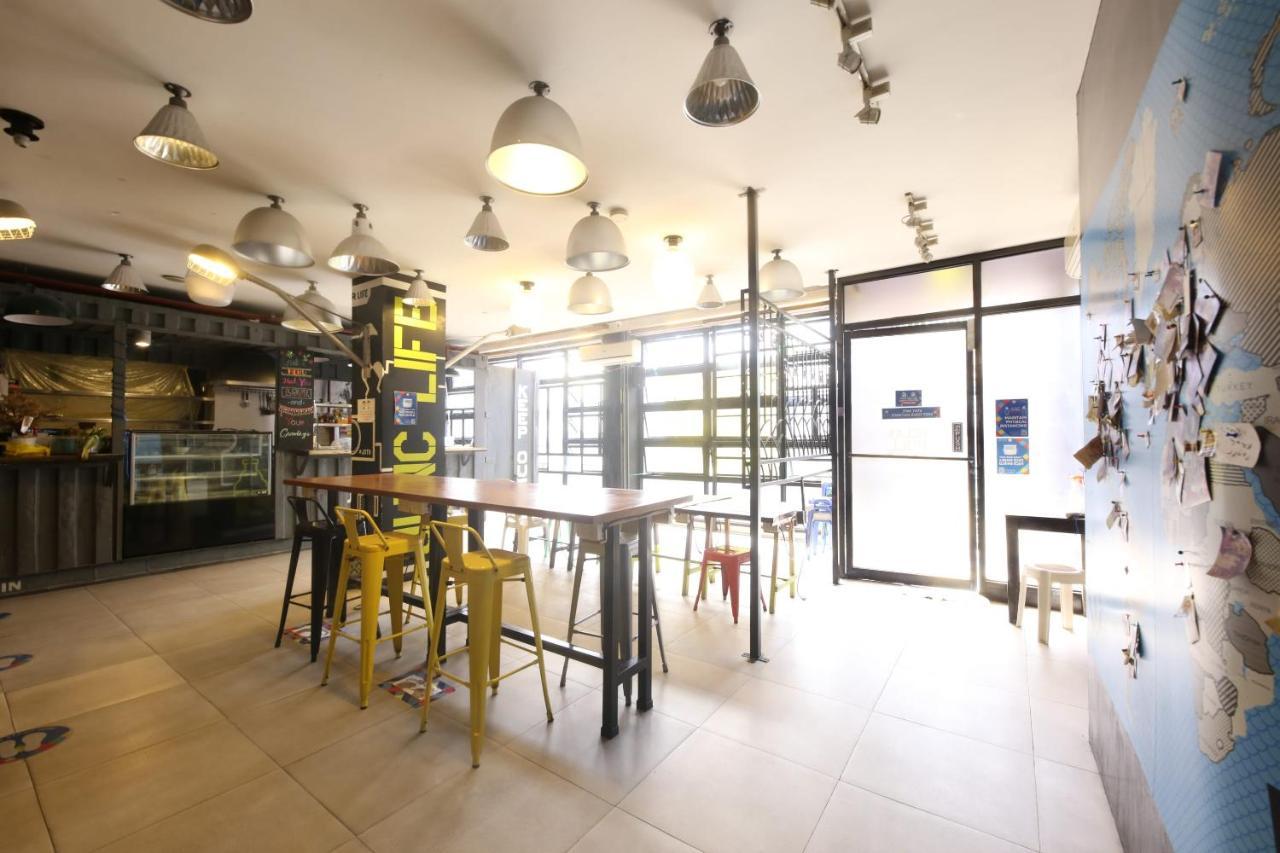 Oyo 866 Junction Hostels Manila Exterior foto