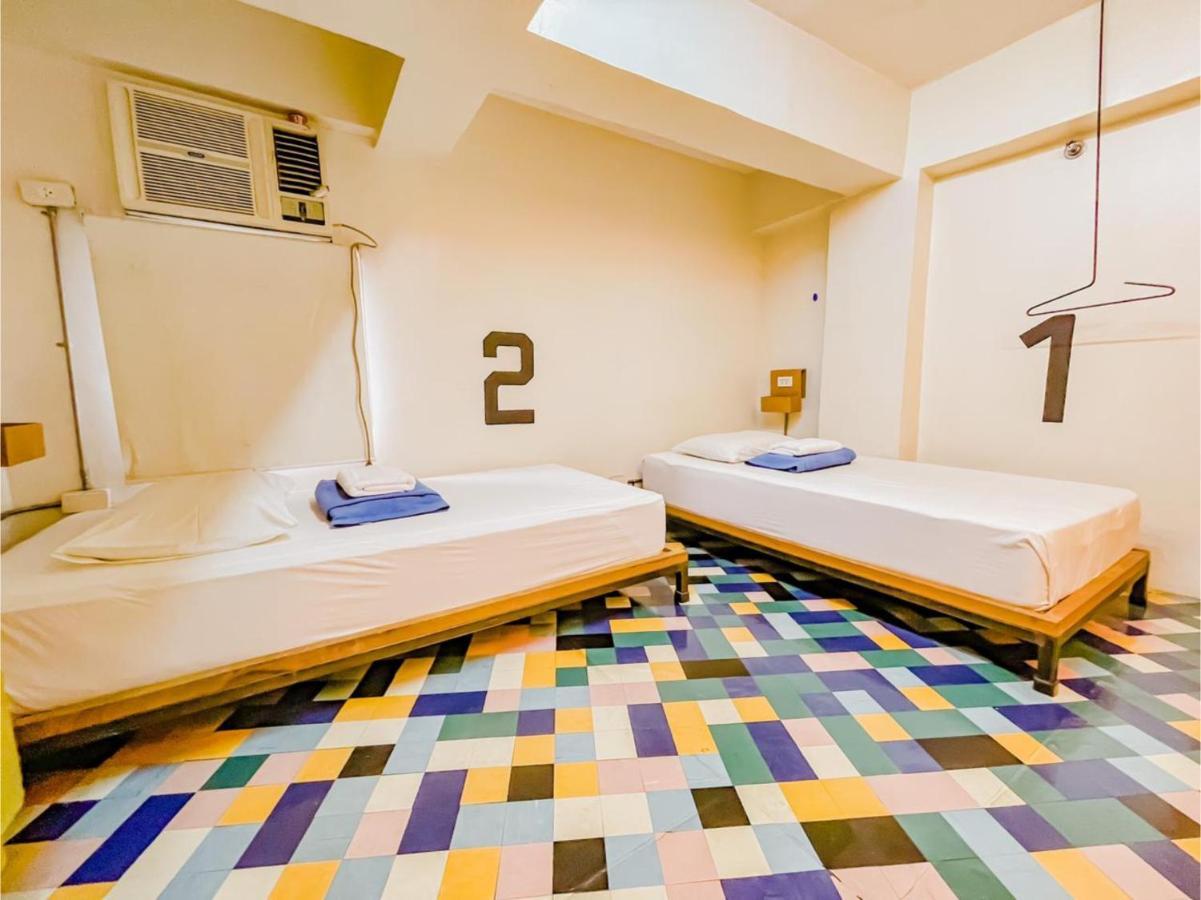 Oyo 866 Junction Hostels Manila Exterior foto